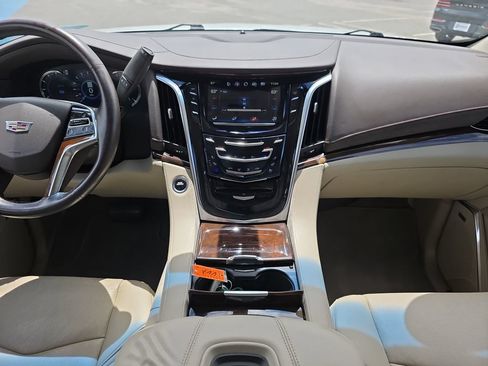 Used 2017 Cadillac Escalade 2WD image 15