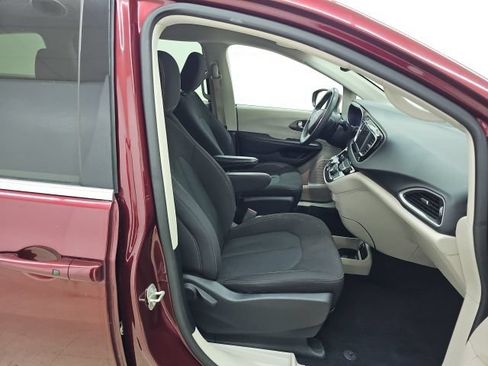 Used 2023 Chrysler Voyager LX FWD image 20