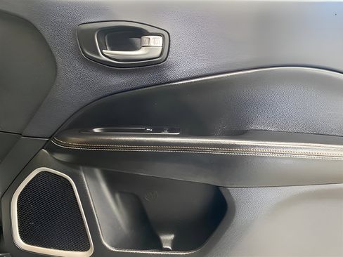 Used 2019 Jeep Compass Latitude w/ Cold Weather Group image 15