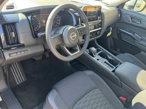 New 2025 Nissan Pathfinder SV image 12