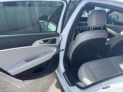 Used 2023 Genesis G70 2.0T w/ Sport Prestige Package image 15