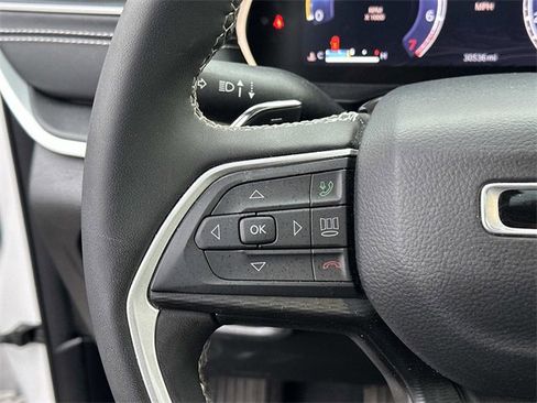 Certified 2023 Jeep Grand Cherokee Laredo w/ Luxury Tech Group I image 27