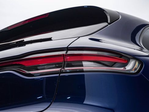 Certified 2026 Porsche Macan AWD/4WD image 13