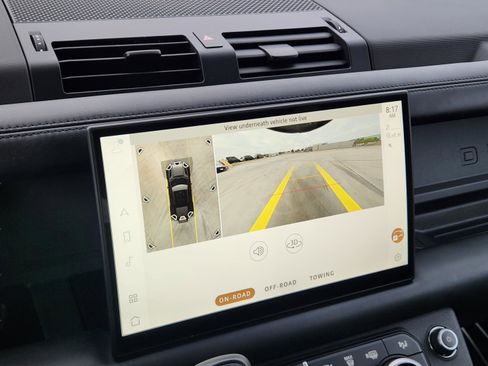 Certified 2025 Land Rover Defender 110 X-Dynamic SE AWD/4WD image 18