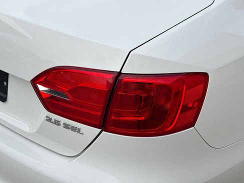 Used 2011 Volkswagen Jetta SEL image 27
