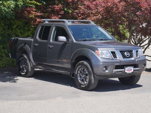 Used 2020 Nissan Frontier PRO-4X w/ Pro-4x Utility Package AWD/4WD image 26