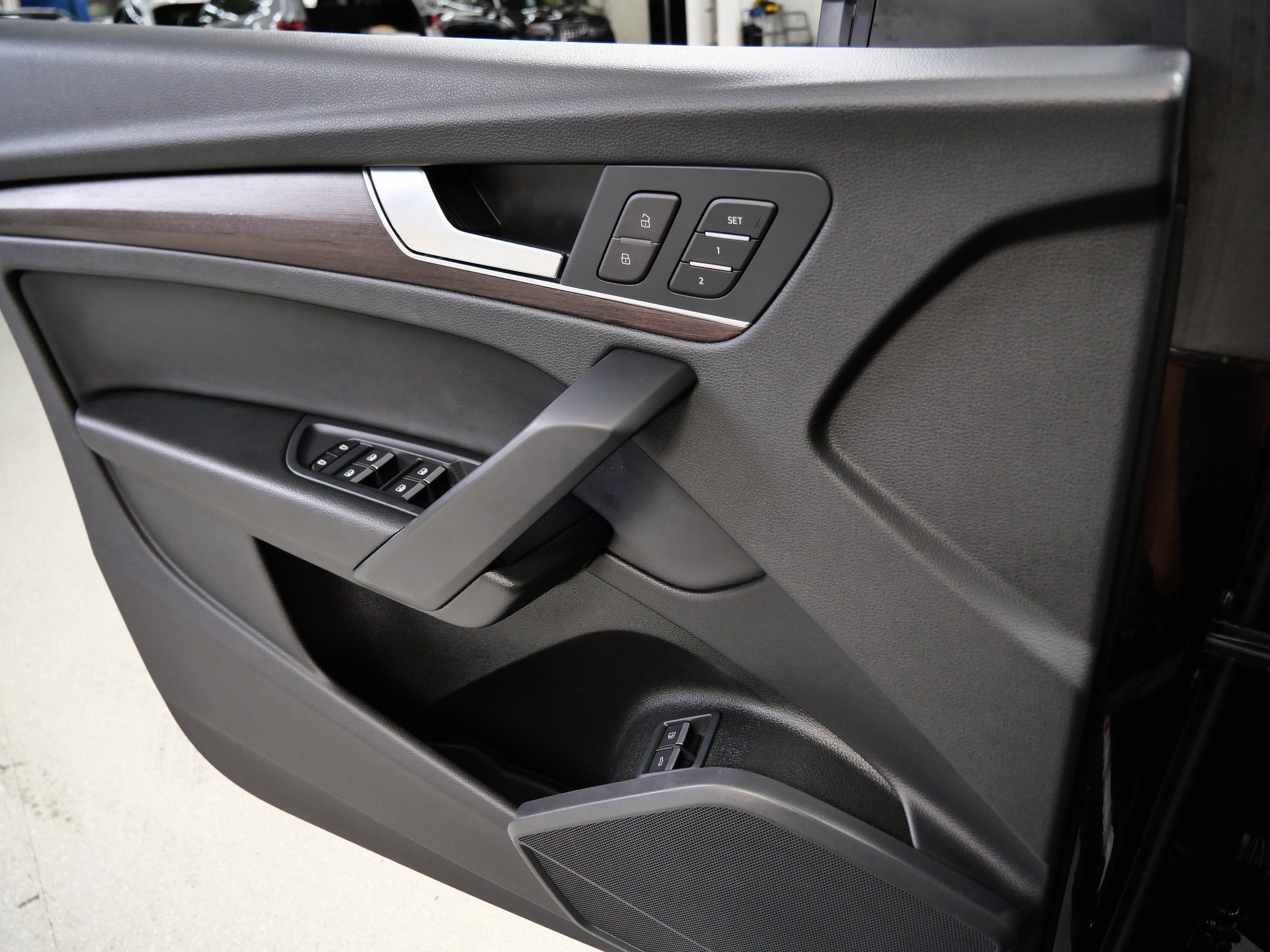 Used 2024 Audi Q5 e Premium AWD/4WD image 31