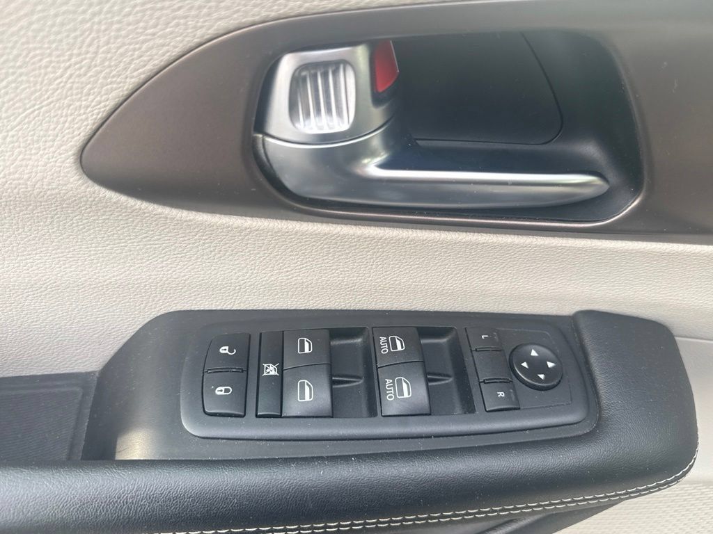 Used 2020 Chrysler Voyager Lxi FWD image 20