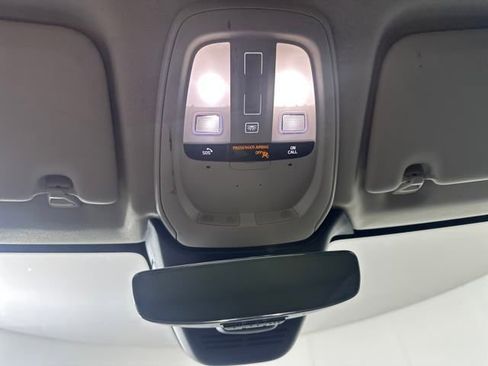 Used 2022 Volvo XC60 B5 Momentum image 24