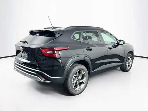 Used 2025 Chevrolet Trax LT FWD image 9