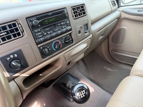 Used 2000 Ford F250 Lariat image 2