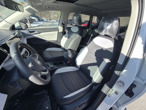 New 2026 Volkswagen Taos SEL image 18