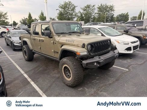 Used 2025 Jeep Gladiator Sport AWD/4WD image 1