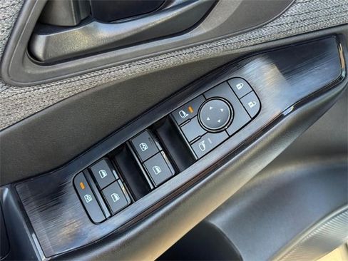 Used 2023 Nissan Rogue S image 17