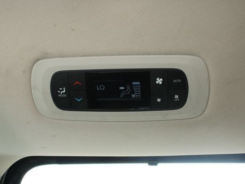 Used 2018 Chrysler Pacifica Touring-L Plus w/ Tire & Wheel Group FWD image 33