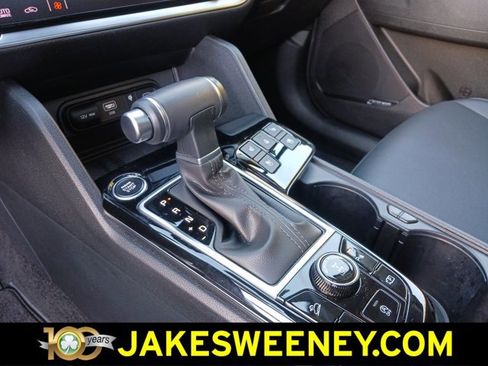 Used 2025 Kia Sportage SX image 25