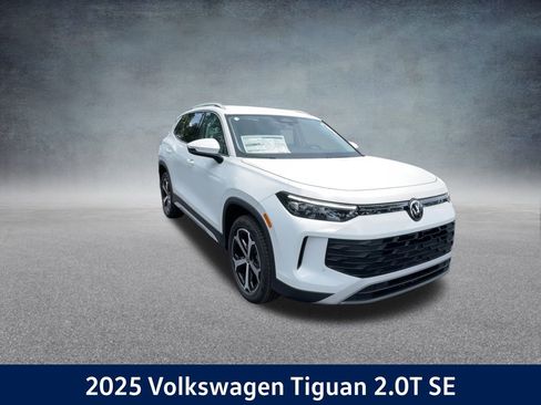 New 2025 Volkswagen Tiguan SE image 3