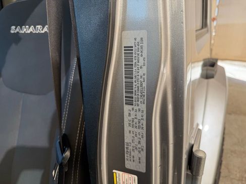 Used 2018 Jeep Wrangler Unlimited Sahara w/ Connectivity Group image 26