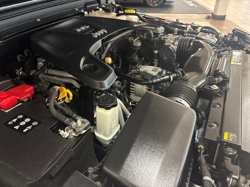 Used 2021 Jeep Gladiator Sport AWD/4WD image 40
