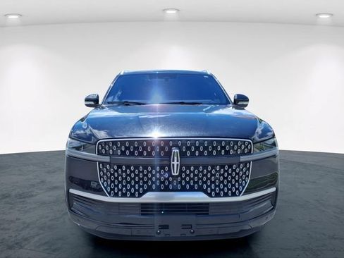Used 2025 Lincoln Navigator Reserve AWD/4WD image 4