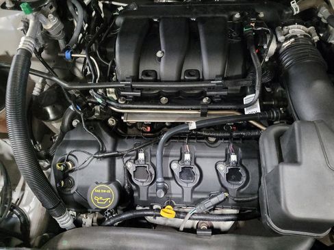 Used 2018 Ford Explorer XLT w/ Equipment Group 202A FWD image 30