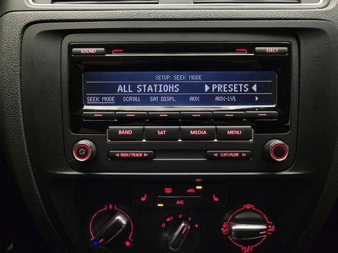 Used 2015 Volkswagen Jetta SE FWD image 25