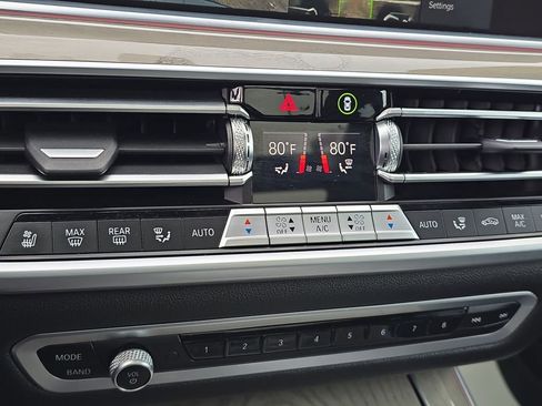 Used 2022 BMW X5 M50i w/ Executive Package image 18