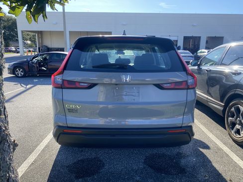 Used 2024 Honda CR-V LX image 9