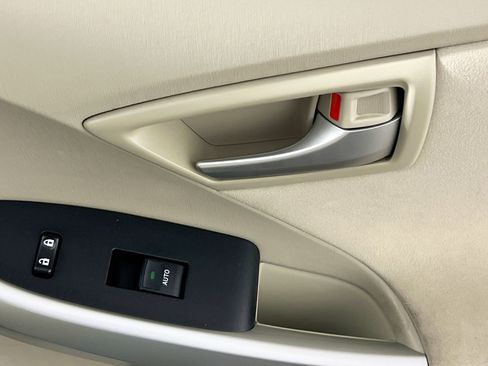 Used 2015 Toyota Prius Two image 32