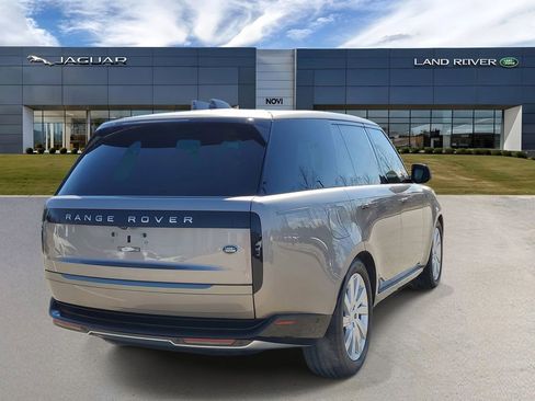 Used 2023 Land Rover Range Rover SE image 3