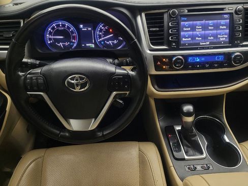 Used 2019 Toyota Highlander Limited FWD image 22