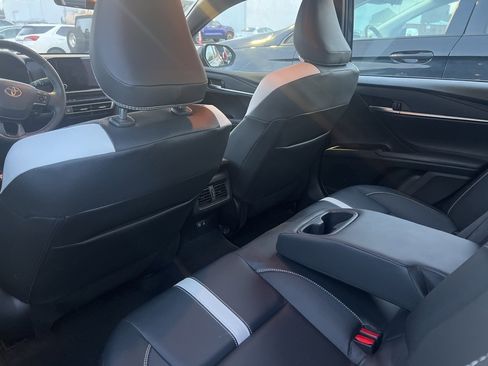 Used 2025 Toyota Camry SE image 11