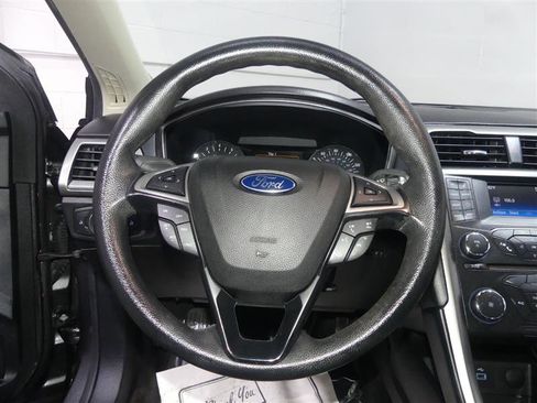 Used 2018 Ford Fusion SE image 29