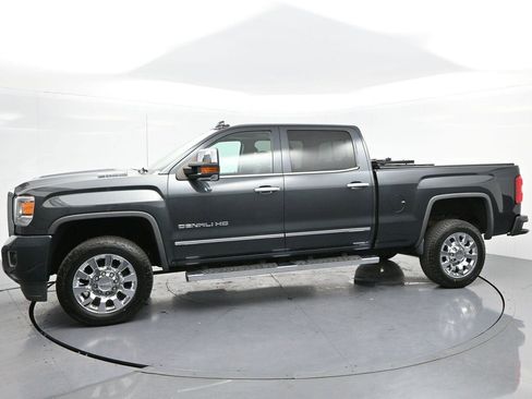 Used 2017 GMC Sierra 2500 Denali w/ Duramax Plus Package AWD/4WD image 4