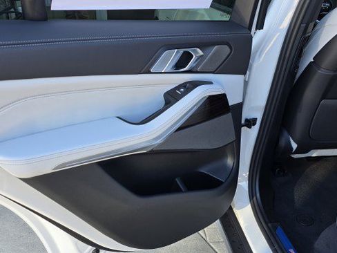 New 2026 BMW X5 xDrive50e w/ Climate Comfort Package AWD/4WD image 22