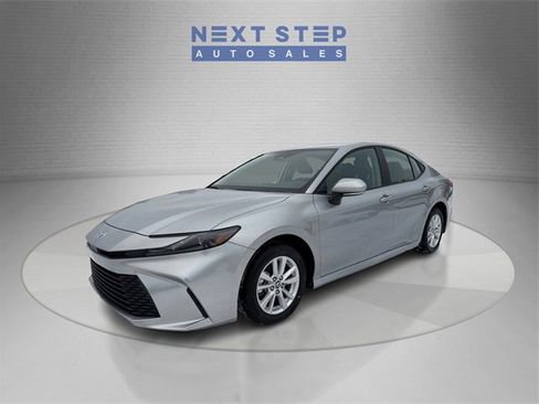 Used 2025 Toyota Camry XSE image 3