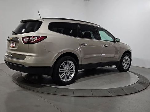Used 2015 Chevrolet Traverse LT w/ Style and Technology Package FWD image 5