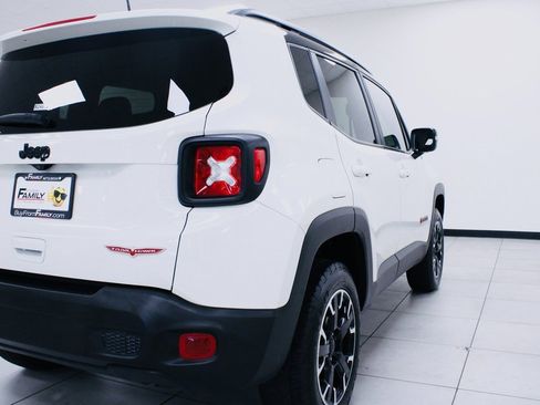 Used 2023 Jeep Renegade Trailhawk image 7