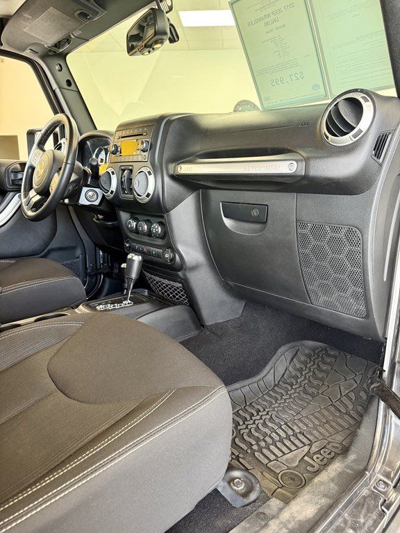 Used 2017 Jeep Wrangler Unlimited Rubicon w/ Connectivity Group AWD/4WD image 11