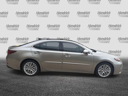Used 2016 Lexus ES 350 w/ Ultra Luxury Package FWD image 11