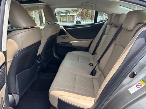 Used 2019 Lexus ES 350 Ultra Luxury FWD image 7