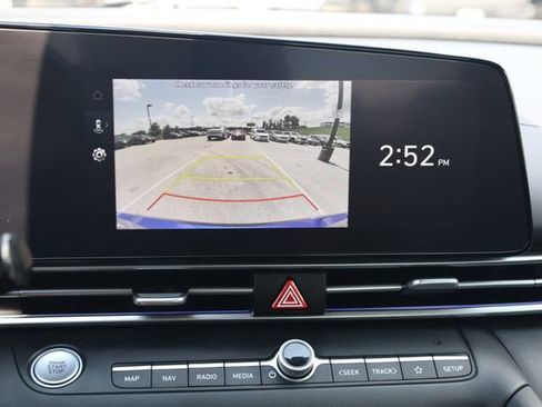 Used 2024 Hyundai Elantra SEL FWD image 22