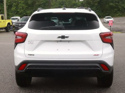Used 2025 Chevrolet Trax RS w/ Sunroof Package FWD image 6