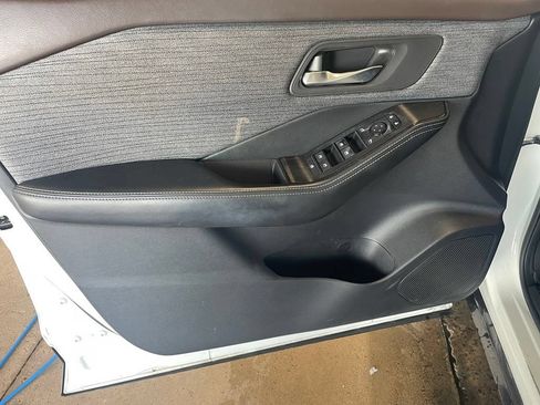 Certified 2023 Nissan Rogue SV FWD image 9