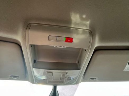 Used 2021 Volkswagen Atlas SE image 46