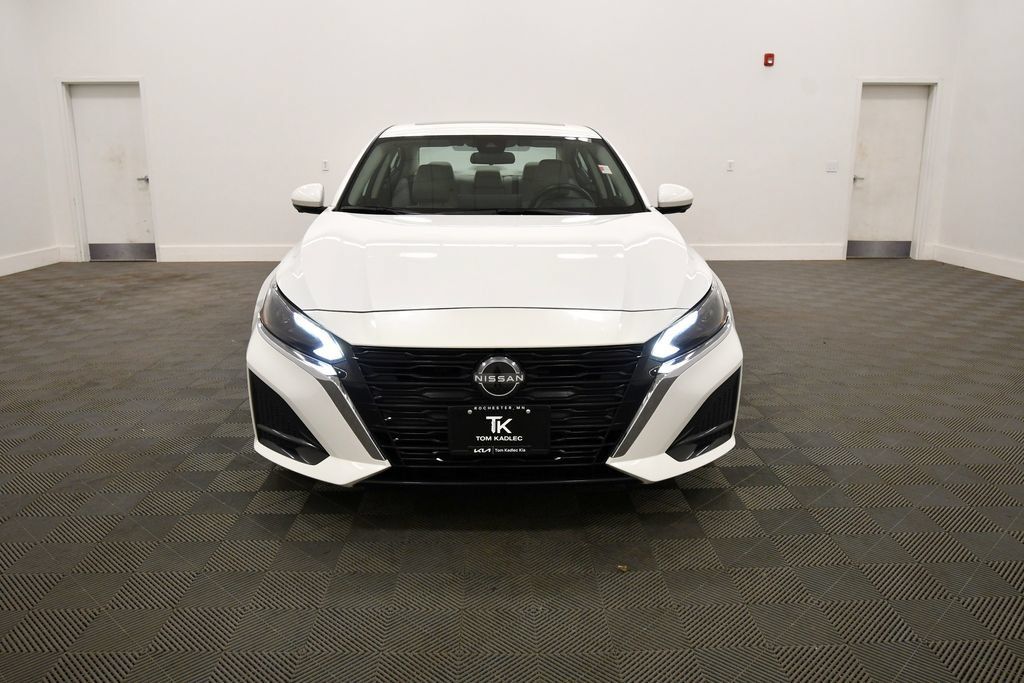 Used 2024 Nissan Altima 2.5 SL AWD/4WD image 11