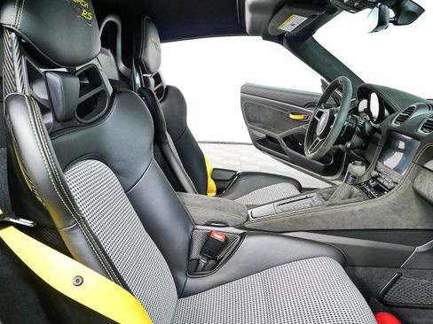 Certified 2025 Porsche 718 Boxster Spyder RS RWD image 19
