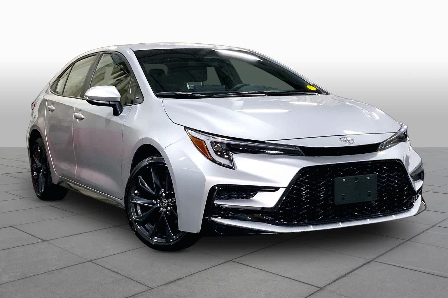 Used 2026 Toyota Corolla SE FWD image 3