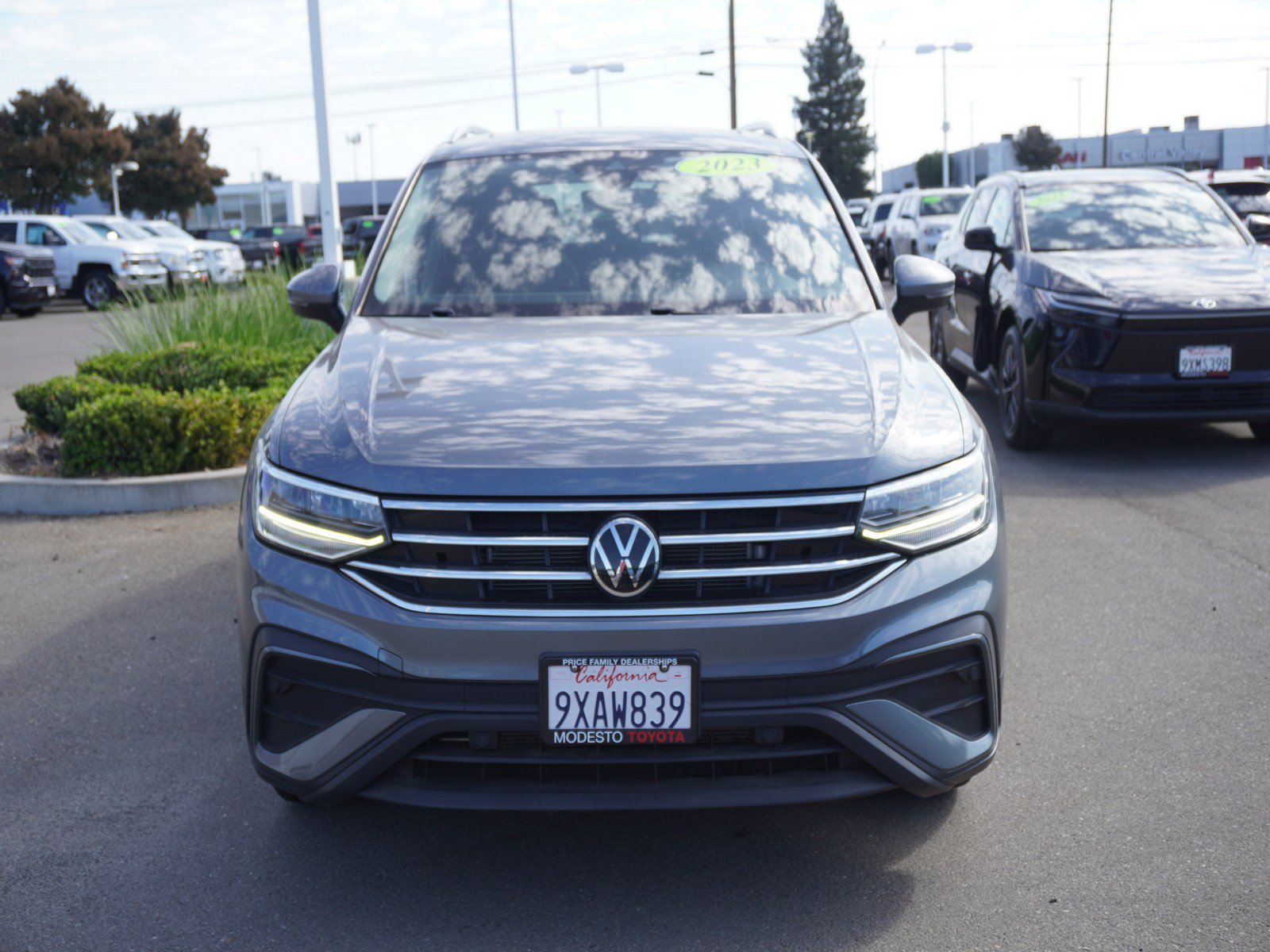 Used 2023 Volkswagen Tiguan SE w/ Panoramic Sunroof Package AWD/4WD image 4