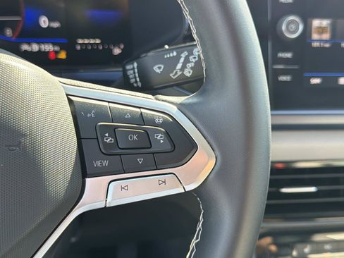 Certified 2023 Volkswagen Taos SE w/ Panoramic Sunroof Package FWD image 19